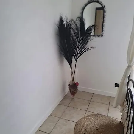 La Parenthese Apartment *
